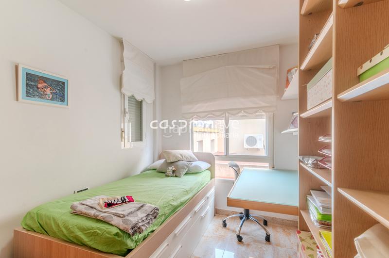 Foto 56fc02f0-a03d-4460-b21d-dc51c97e8074. Casa aparellada amb xemeneia calefacció aparcament a Castellón de la Plana