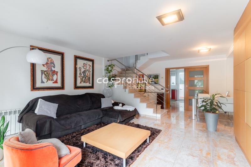 Foto 7e77390f-0f84-4b66-b7eb-f404f1aa803f. Casa aparellada amb xemeneia calefacció aparcament a Castellón de la Plana