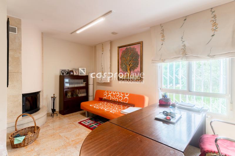 Foto 8dbc1487-c7c7-4861-b5f7-9b100693ff7b. Casa aparellada amb xemeneia calefacció aparcament a Castellón de la Plana