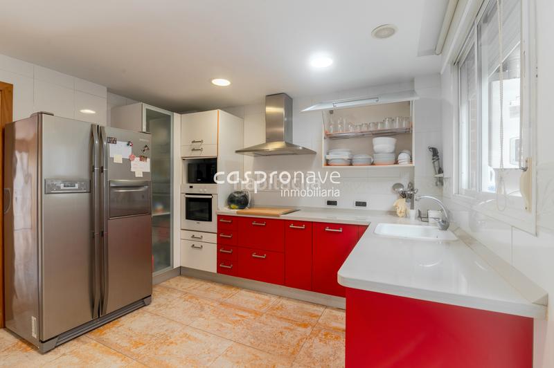 Foto 94a2d7e1-d49f-4414-aa5c-238aed52dc0f. Casa aparellada amb xemeneia calefacció aparcament a Castellón de la Plana