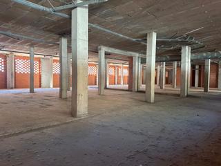 Location Local commercial  Carrer de honori garcía garcía. Enorme local zona uji perfecto para grandes comercios