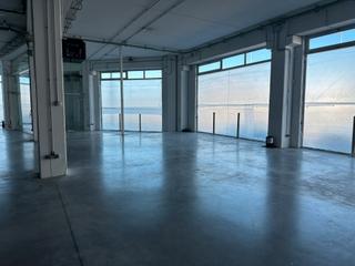 Lloguer Nau industrial a Calle els ports 145. Alquiler nave de 1350 m2 en primera linea comercial