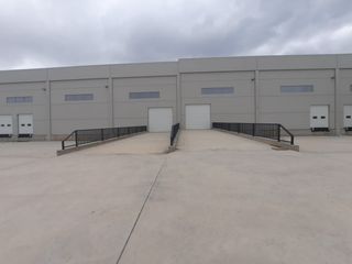 Rent Industrial building in Calle culla 1. Alquiler nave industrial 2800m2 diafanos y muelles de carga