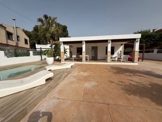 Xalet a El Grao. Vivienda unifamiliar con piscina
