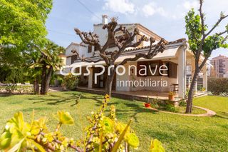 Chalet  Carrer la senia sevilla 37. Tranquilidad y confort en esta villa junto al mediterráneo