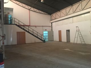 Industrial building in Carrer de herbés 7a. Venta nave rntabilidad poligono cipreses