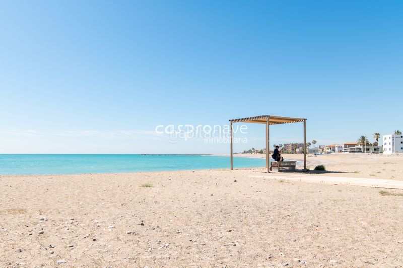Foto 1457b535-b9fe-489a-8abf-1896e34e6438. Casa adossada amb xemeneia aparcament a Playa-Ben Afeli Almazora / Almassora