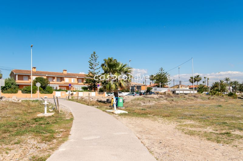 Foto 3beed1a3-efd3-4a72-bc5a-da9c4d0a6723. Casa adossada amb xemeneia aparcament a Playa-Ben Afeli Almazora / Almassora