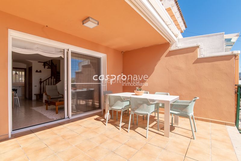 Foto 47b5a8c4-7798-4ac3-b96f-eb54c0fcc85c. Casa adossada amb xemeneia aparcament a Playa-Ben Afeli Almazora / Almassora
