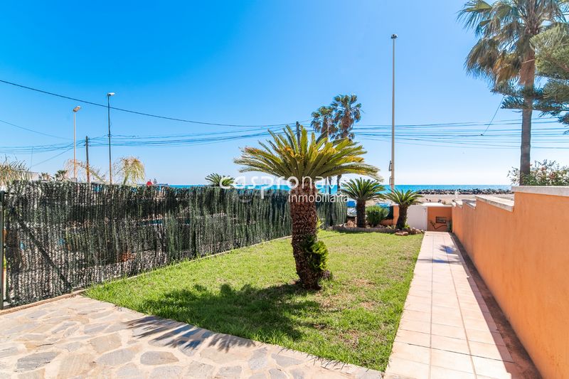 Foto aad78484-b266-4ab1-a712-481e88a5d45b. Casa adossada amb xemeneia aparcament a Playa-Ben Afeli Almazora / Almassora