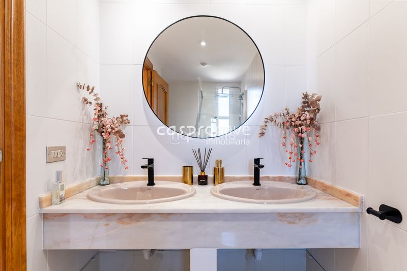 Foto d22c3998-37db-4485-99a7-e82c6efa5733. Casa adossada amb xemeneia aparcament a Playa-Ben Afeli Almazora / Almassora