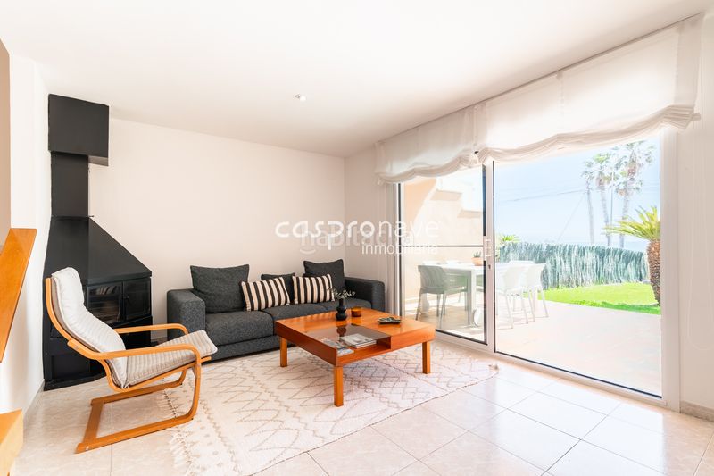 Foto d66bb16c-10f8-4b57-a12f-6375b6115e59. Casa adossada amb xemeneia aparcament a Playa-Ben Afeli Almazora / Almassora