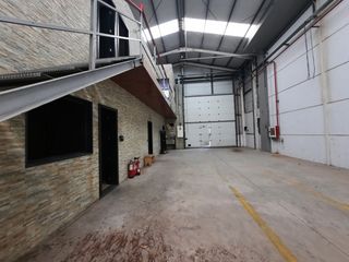 Nave industrial en Carrer dels sis quarts 4. Nave industrial económica en onda con oficinas