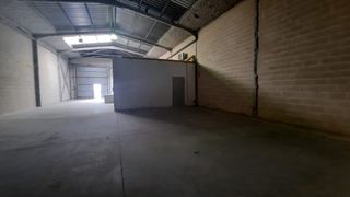 Alquiler Nave industrial  Calle cuadra saboner ctr. Nave industrial primera linea con oficinas y acondicionada en  c
