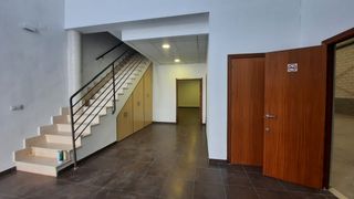 Rent Industrial building in Carrer dels almogàvers 14d. Nave industrial 475m con oficinas en alquiler en almazora (caste