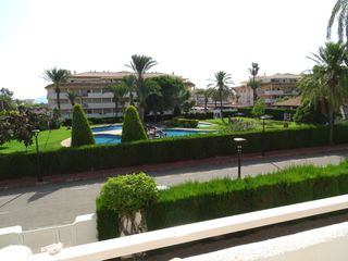 Appartamento in Calle de la rioja. Piso con 2 habitaciones amueblado con ascensor, parking, piscina