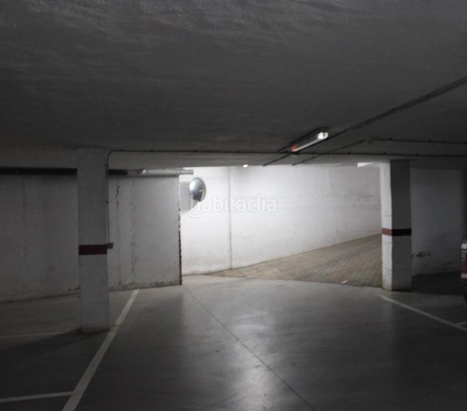Foto a76c7fcf-9343-4d02-bb2f-cee65fb60535. Parking coche en Oliva pueblo Oliva