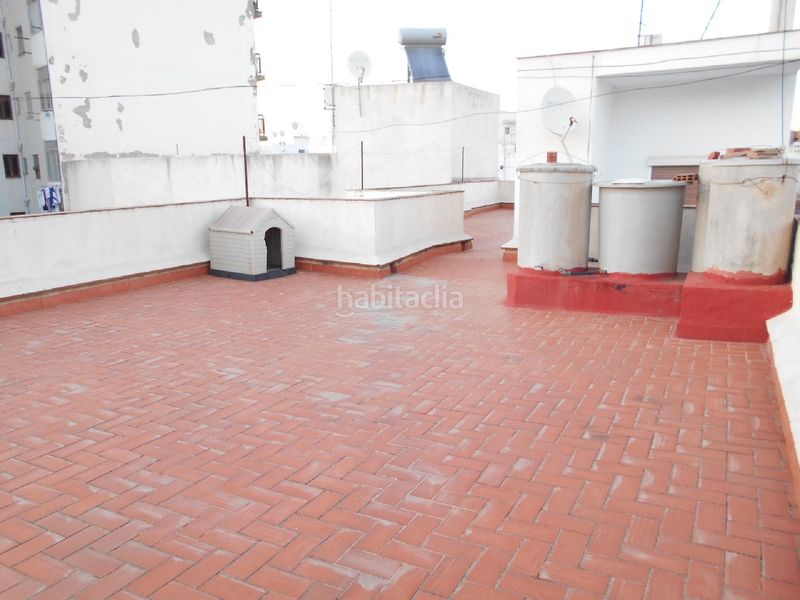 Foto 4c0d5250-cdd4-499f-9a80-fb0de1568259. Edificio in Oliva pueblo Oliva
