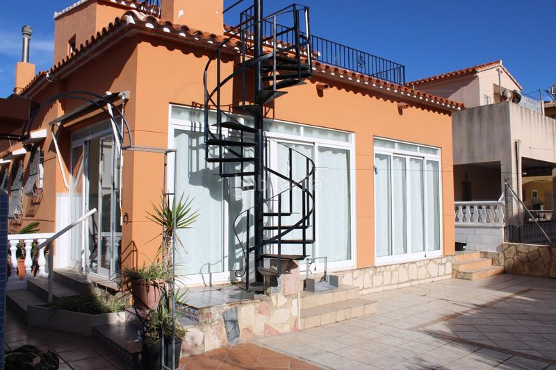 Foto b4d98262-cbdd-4b69-b7c1-19a994c80165. Casa amb calefacció aparcament a Oliva playa Oliva