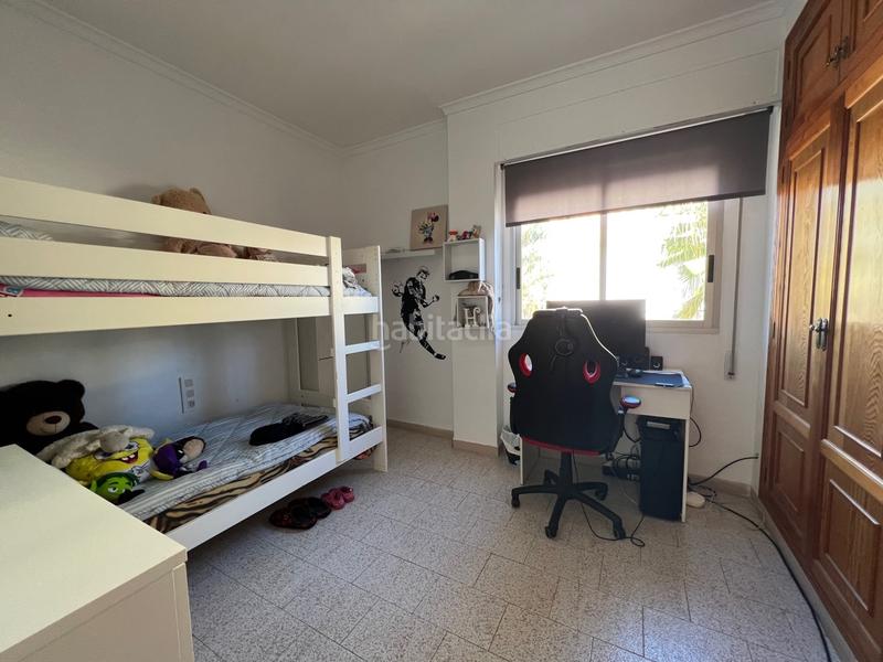 Foto 1ab58700-7599-4c46-b5a1-73120228e16c. Chalet in carrer vela in Oliva playa Oliva