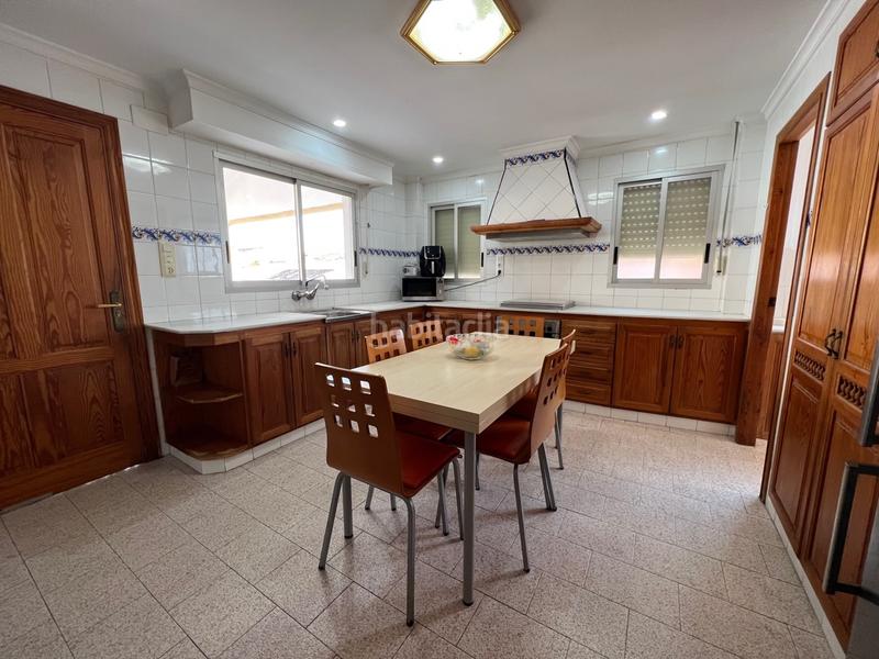 Foto 75fab6fc-2f5b-4809-a6a7-bf5c5c958e54. Chalet in carrer vela in Oliva playa Oliva