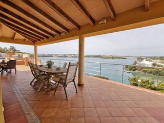 Chalet  N/a. Magnífico chalet situado en primera línea de mar y que disfruta