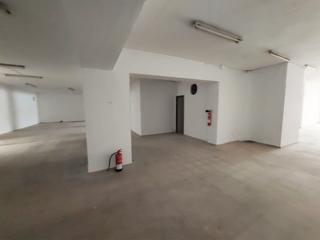 Local Comercial  Carrer de borja moll. Amplio local en mahón, consta de amplia zona comercial, almacén