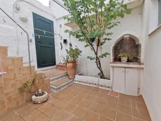 Maison à Es Castell. Con derecho a vuelo, casa independinte en planta baja con patio