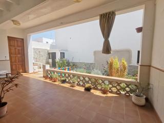 Haus in Es Castell. Casa en planta baja con fantástico patio y terraza cubierta más