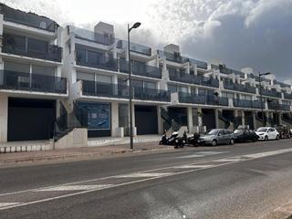 Local commercial à Cala Llonga-Sa Mesquida. Se vende pack de local comercial en el puerto de mahon y solar u