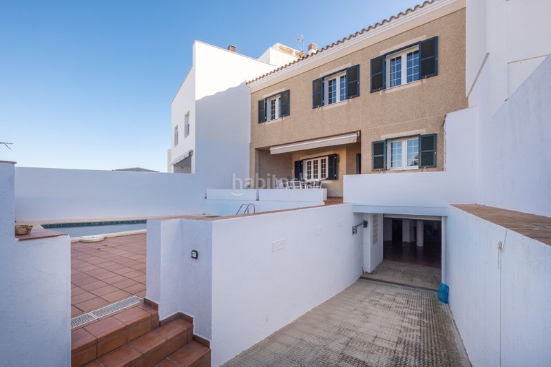 Foto c9f93dce-9eee-4d9b-8bf8-5e34922bef0b. Casa adossada amb calefacció aparcament piscina a Maó / Mahón