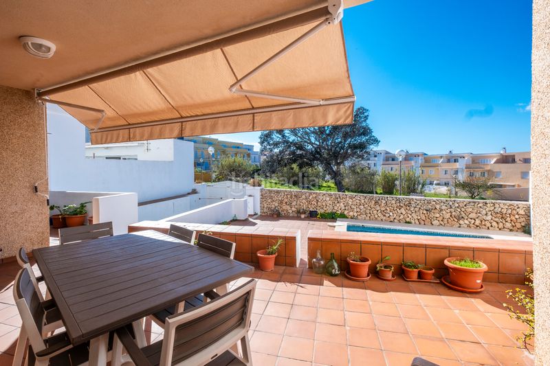 Foto cbbd1a25-fa73-4493-858a-8192653371fc. Casa adossada amb calefacció aparcament piscina a Maó / Mahón