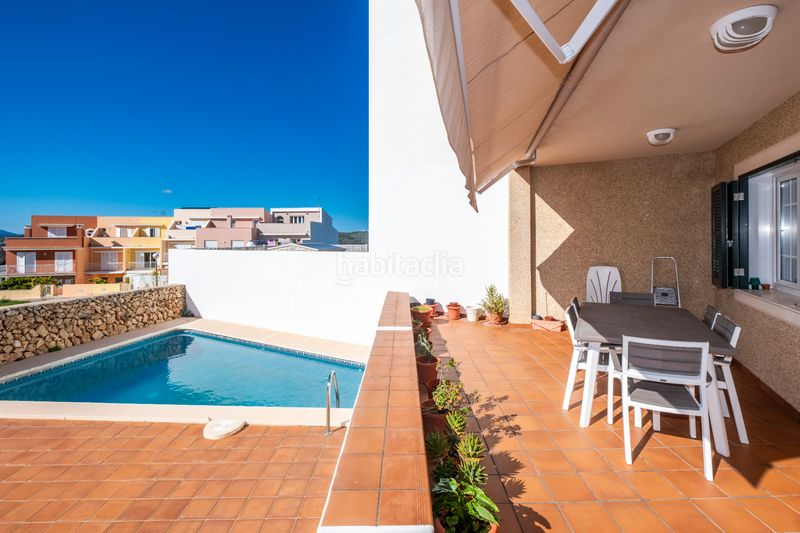 Foto f03e1451-c12d-406f-a6c9-dd39283dd5fc. Casa adossada amb calefacció aparcament piscina a Maó / Mahón