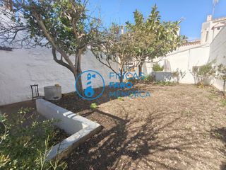 Semi detached house in Alaior Poble. Casa centenaria con huerto en alaior