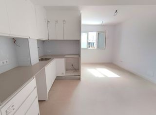 Pis a Avinguda Menorca-Sínia Costabella. Piso totalmente reformado en primera planta con terraza en azote