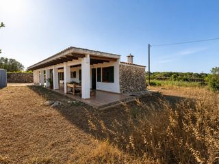 Country house in Sant Lluís-S´Ullestrar-Torret. Casa de campo reformada a pocos minutos del centro de sant lluis