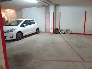 Car parking in Avinguda Menorca-Sínia Costabella. Plaza de parking cerca de estación de bus en mahón