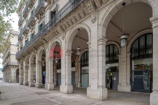 Business premise in St. Pere - Sta. Caterina - El Born. Acogedor local junto al mercat del born
