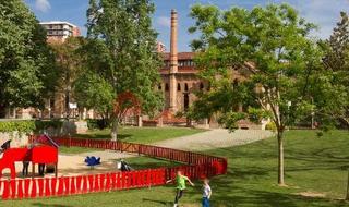 Local Comercial a Sants-Badal. Local comercial de 990 m2 distribuidos en 2 plantas y con 2 vivi