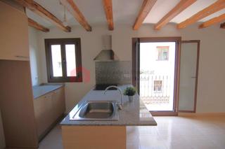 Ático en Barceloneta. Apartamento todo exterior y reformado junto el mercado de la bar