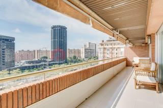 Pis a Pedralbes. Extraordinaria vivienda totalmente exterior en venta en la aveni