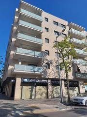 Lloguer Local Comercial a Cappont. Magnifico local en el barrio de cappont