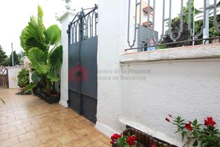 Maison à Centre. Casa unifamiliar junto a la plaça de lesglésia a santa coloma de