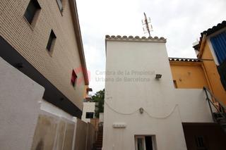 Maison à Centre. Excluisva casa junto a la plaça de lesglésia en santa coloma de