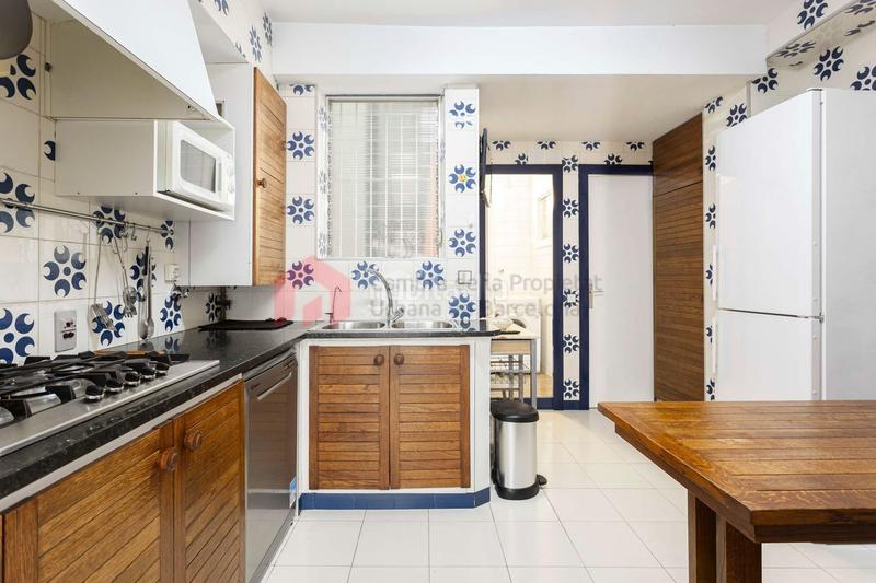 Foto 265c23ff-aa9a-4391-96b2-70d8852c7e39. Piso  muy tranquilo en muntaner esquina consejo de ciento 139 m2 4habitaciones 2 baños. en Barcelona