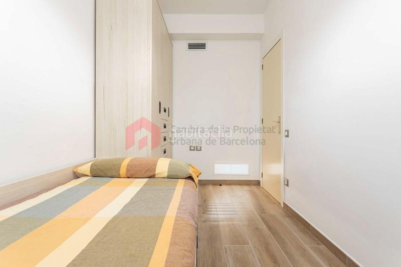 Foto 7e346938-49f3-493c-83ab-c3d1b9c5a2c0. Piso  muy tranquilo en muntaner esquina consejo de ciento 139 m2 4habitaciones 2 baños. en Barcelona