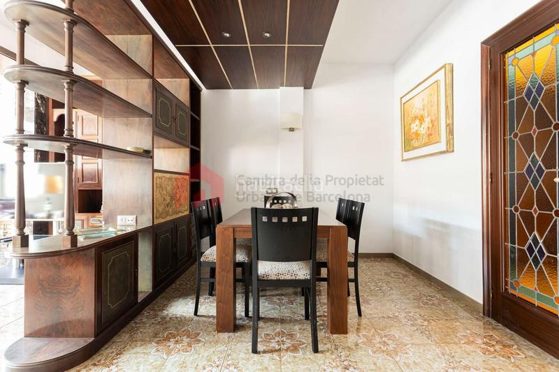 Foto 7eb28d7c-5bdf-4e36-8e92-7bfdd0b02d74. Piso  muy tranquilo en muntaner esquina consejo de ciento 139 m2 4habitaciones 2 baños. en Barcelona