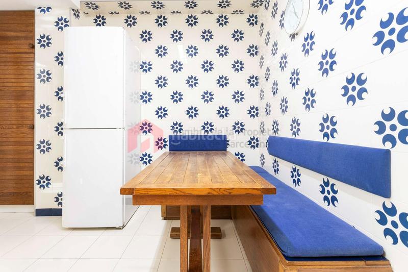 Foto b73ccc33-5983-49ea-b8c8-f906e1767c50. Piso  muy tranquilo en muntaner esquina consejo de ciento 139 m2 4habitaciones 2 baños. en Barcelona