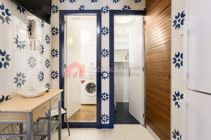 Foto d5834341-ac1d-4bca-afca-0dd24a2f1a30. Piso  muy tranquilo en muntaner esquina consejo de ciento 139 m2 4habitaciones 2 baños. en Barcelona