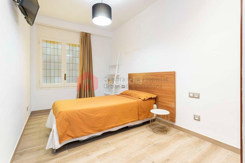 Foto e566059c-567d-4a7b-afee-d06531da3dd2. Piso  muy tranquilo en muntaner esquina consejo de ciento 139 m2 4habitaciones 2 baños. en Barcelona